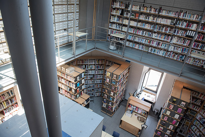 Bibliothek im FrauenMediaTurm