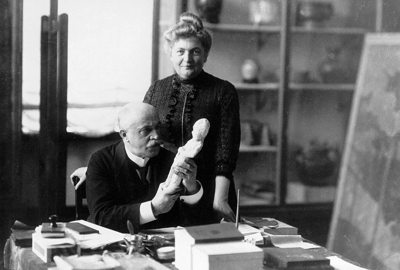 Adolf und Frieda Fischer im neu erbauten MOK 1913