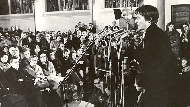 Dorothee Sölle, um 1969, Köln - Politisches Nachtgebet in der Antoniterkirche